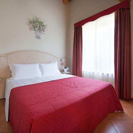Residence Adamello Resort 폰테디레뇨 객실 사진